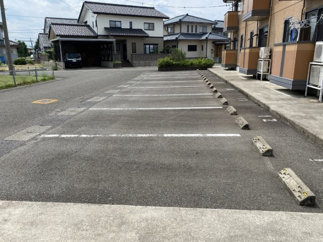 コンフォートヴィレッジ　Ｂの駐車場