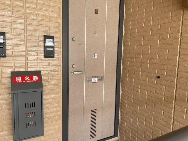コンフォートヴィレッジ　Ｂの玄関
