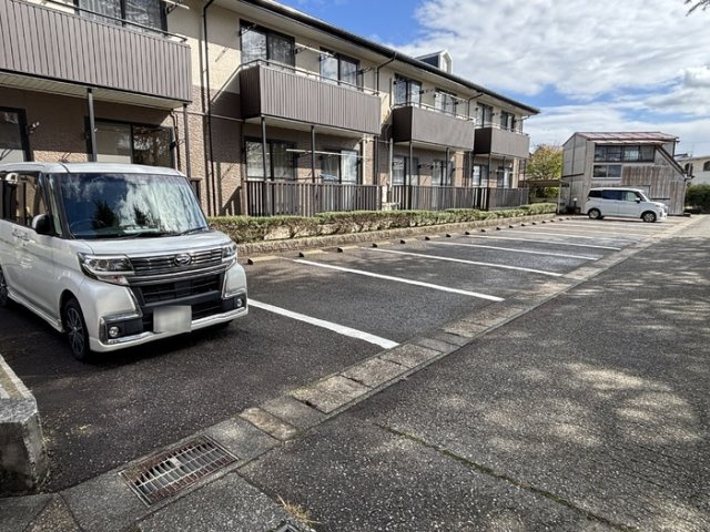ヴィクトワールの駐車場
