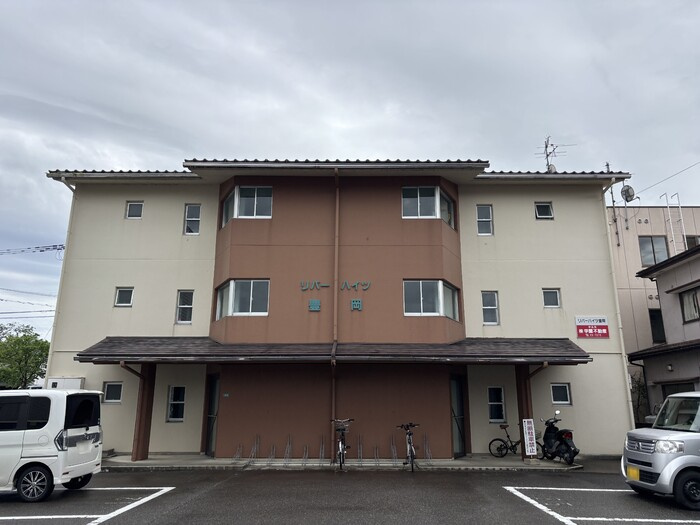リバーハイツ豊岡の外観