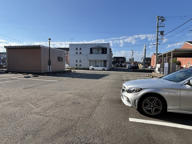 アウスピオーリの駐車場