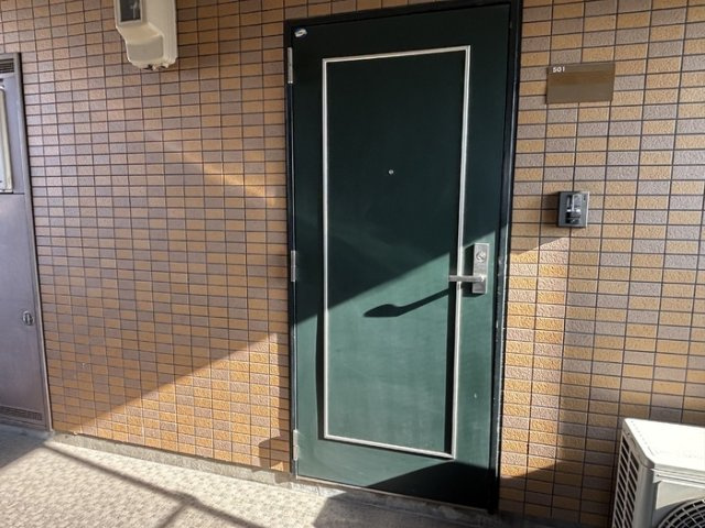 アウスピオーリの玄関