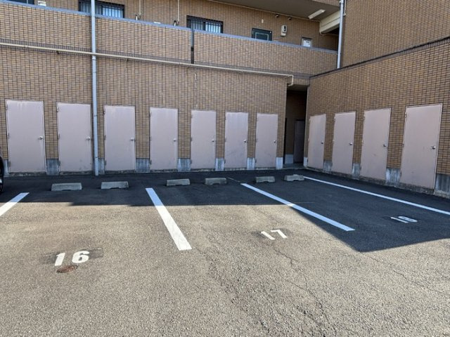 アウスピオーリの駐車場