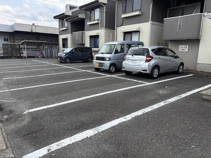 レジデンスT・H　Ⅰ号館の駐車場