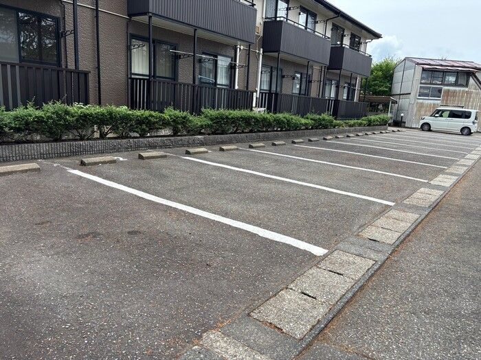 ヴィクトワールの駐車場