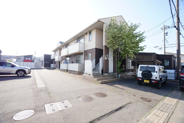 パル上野の駐車場