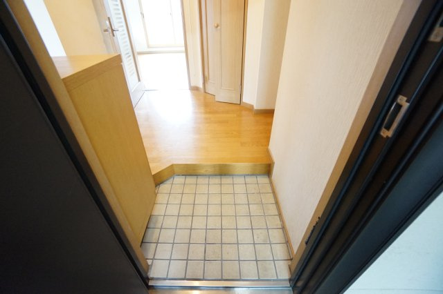 サンテラス松井二の宮の玄関