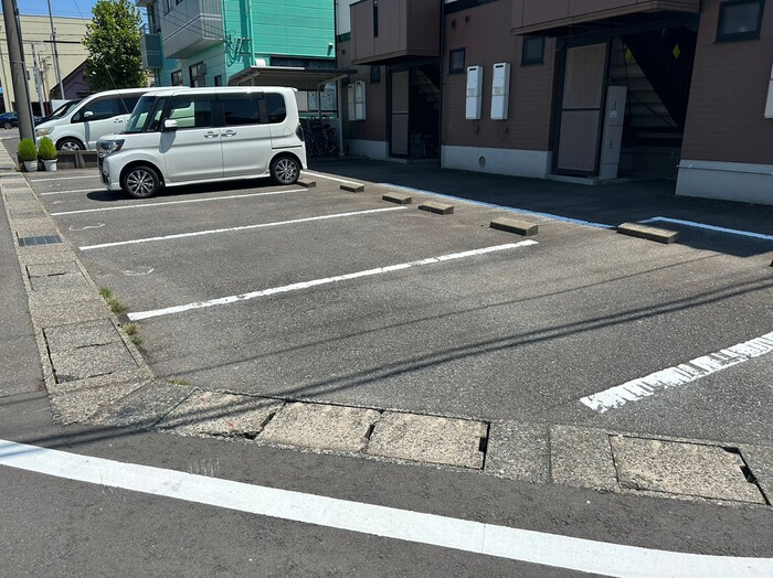 ロイヤルファミールⅡ　Aの駐車場
