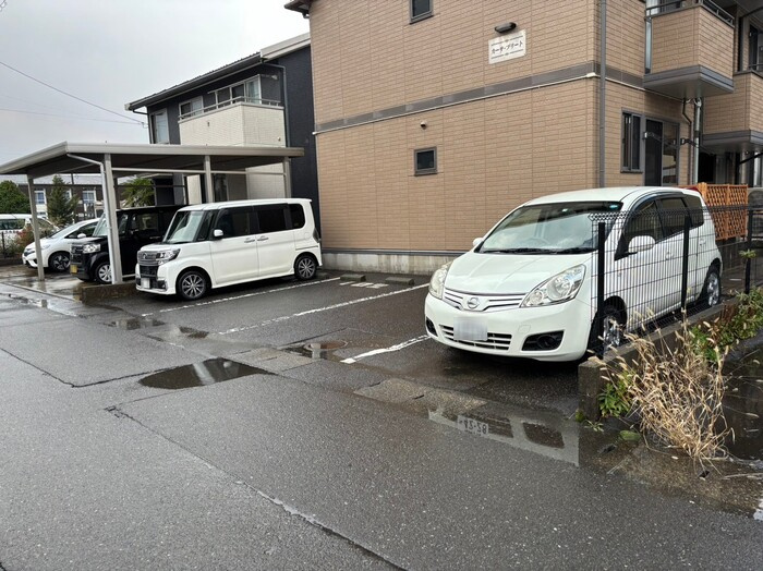 カーサ・プリートの駐車場