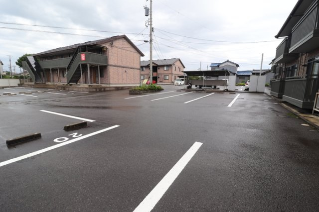 サニーコート杉本　Ｄの駐車場
