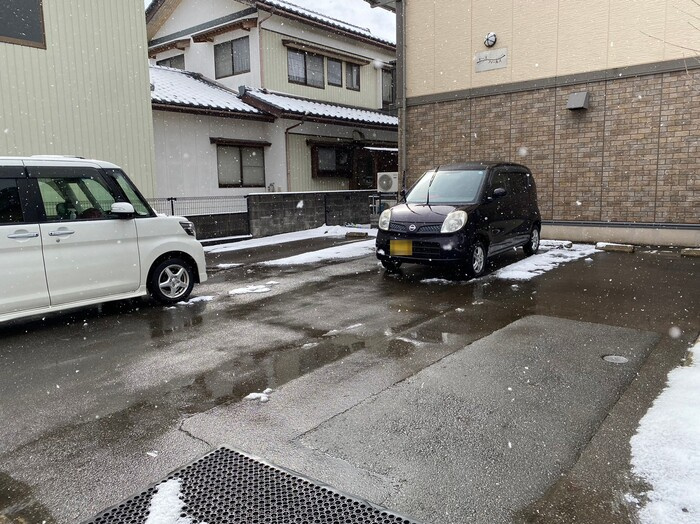 ピースフィールズの駐車場