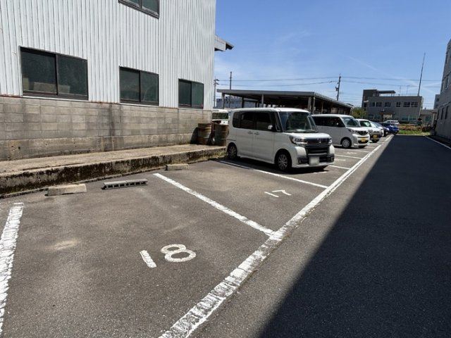 大安寺マンションの駐車場