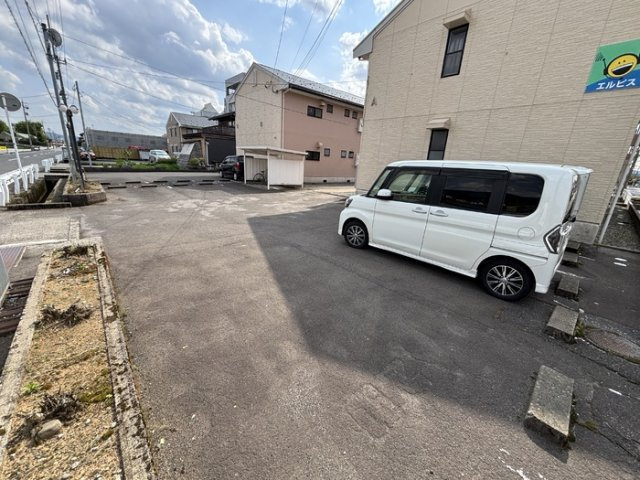 コーポかねとも　A棟の駐車場