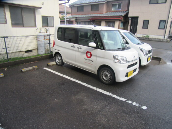 アンジュシャンテの駐車場