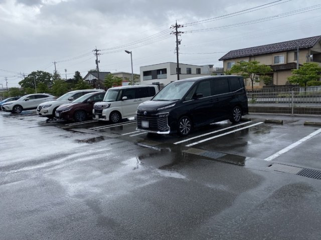 ウエストゥランタン　A棟の駐車場
