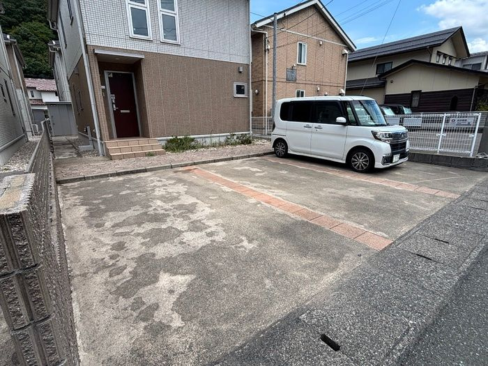 ヴィラ・フォルテ　B棟 Ⅱの駐車場
