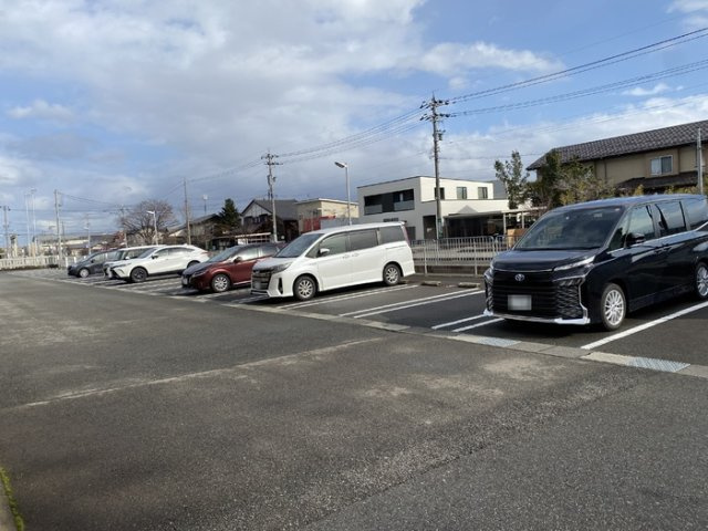 ウエストゥランタン　A棟の駐車場