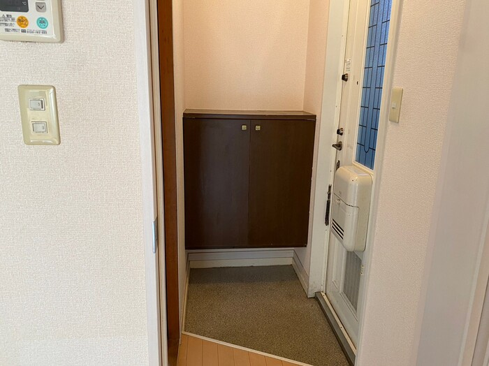 レジデンスT・H　Ⅰ号館の玄関