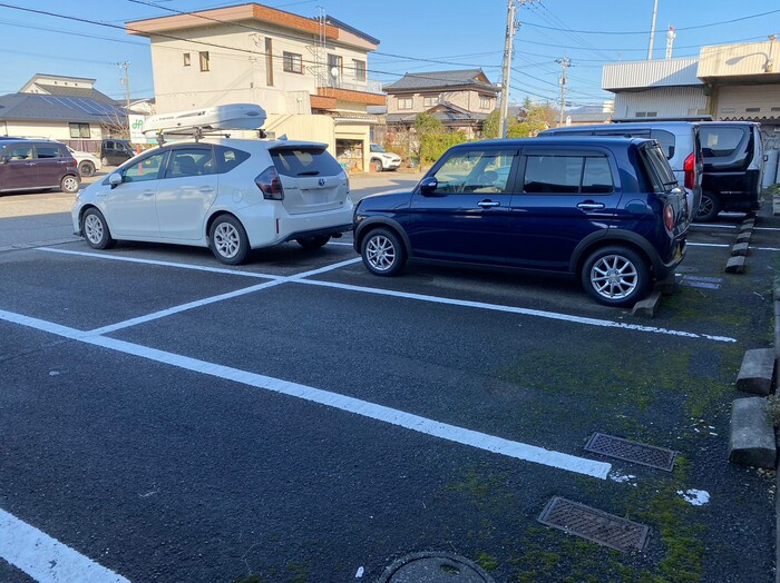 レジデンスT・H　Ⅰ号館の駐車場