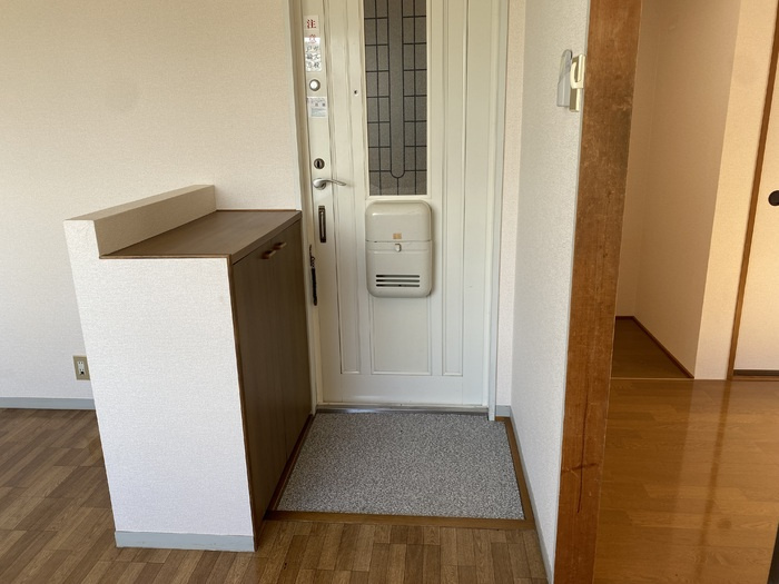 ハイツＯの玄関