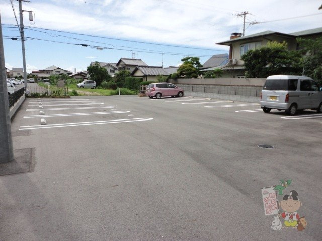 シャーメゾンつばき３番館の駐車場