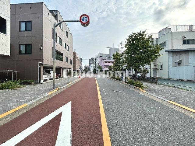 荒川区東尾久1丁目中古住宅の前面道路含む現地写真|前面道路