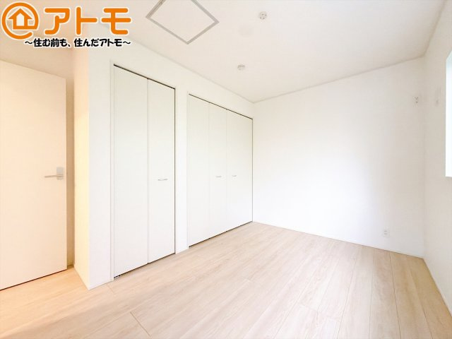 【寝室】 | 清水区万世町第2　新築戸建　全1棟 | 収納スペースもしっかり確保したお部屋は、収納家具の数も減らせるのでお部屋を広く使えます！