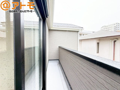 【バルコニー】 | 清水区万世町第2　新築戸建　全1棟 | 陽当りの良いバルコニーはお洗濯物はもちろんお布団もふかふかになります♪