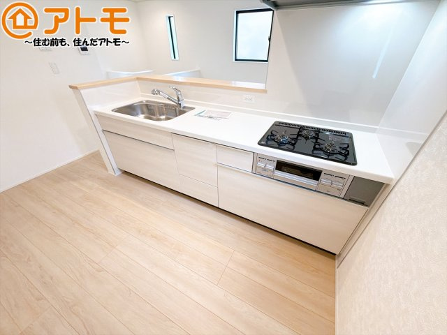 【キッチン】 | 清水区万世町第2　新築戸建　全1棟 | 対面式のキッチンはリビングを見渡すことができるので安心♪家族の会話も増えそうですね♪