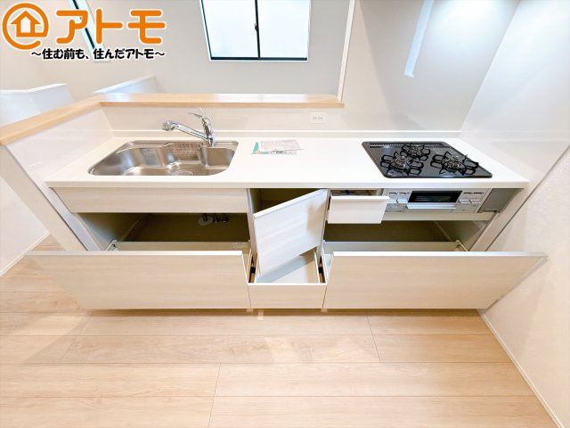 【キッチン】 | 清水区万世町第2　新築戸建　全1棟 | 大容量システムキッチン♪お料理スペースやシンク広々！毎日の家事をしっかりサポート♪