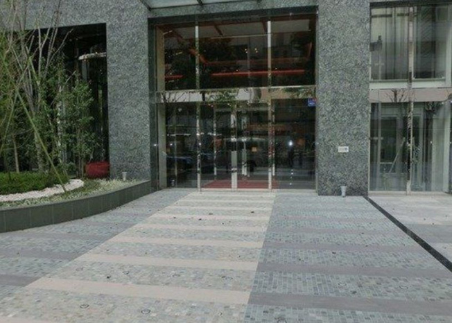 【エントランス】ファーストリアルタワー新宿