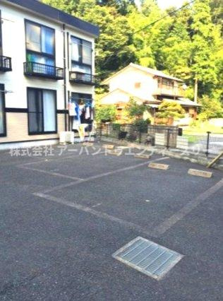 プレジールフォレストの駐車場