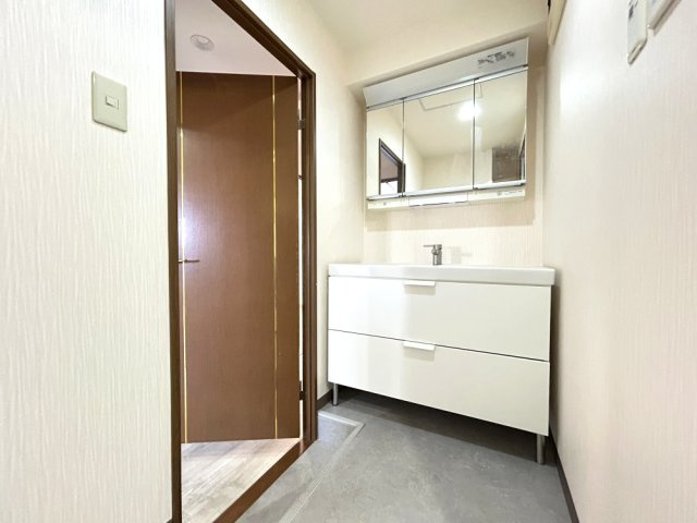 エスリード桃山台の洗面所|清潔感のある洗面スペース