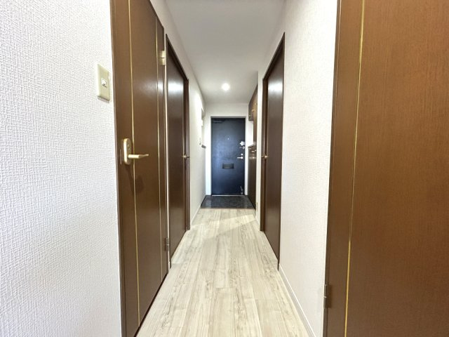 エスリード桃山台の玄関|廊下も清潔感があります
