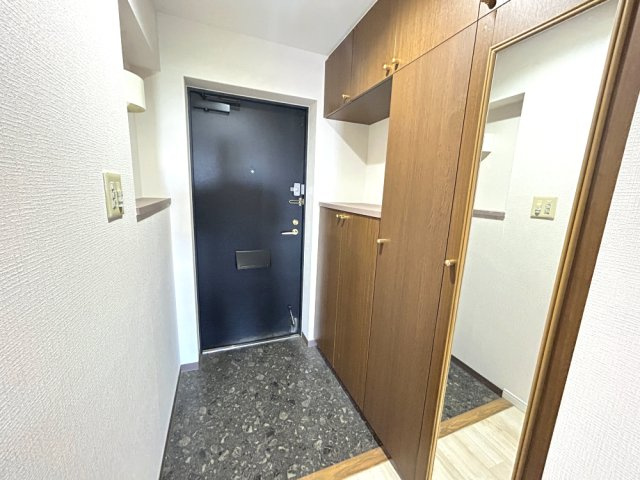 エスリード桃山台の玄関|玄関広く、ゆとりをもってご使用いただけます
