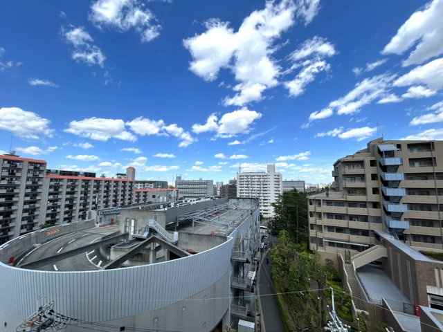 エスリード桃山台の展望|東側のバルコニーからは都市部の眺望