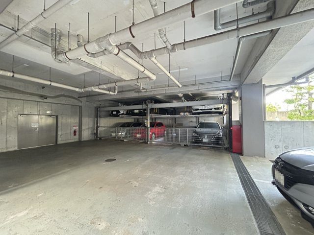 エスリード桃山台の駐車場|駐車場の入り口が広く、アクセスが便利です