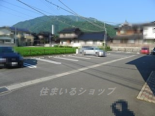 セイシャルＬの駐車場
