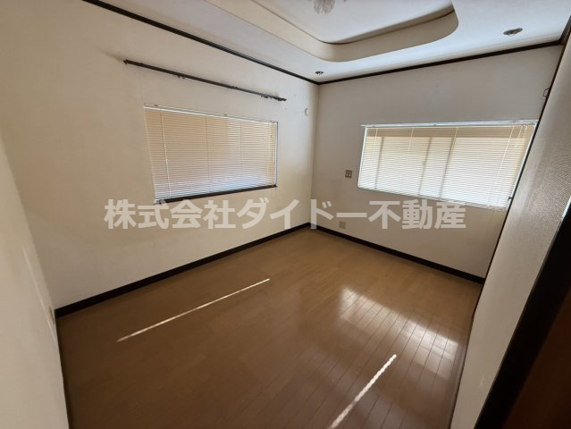飯塚市伊岐須の一戸建ての洋室