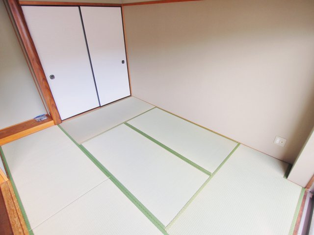 溝手ビルの和室