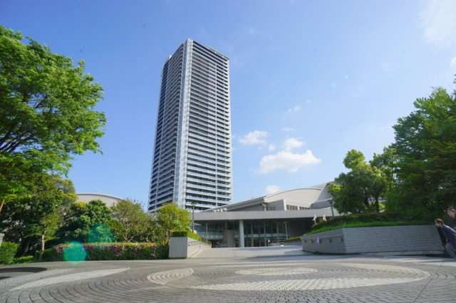 プラウドタワー相模大野クロスタワーの外観|☆住商複合一体の大規模複合開発
☆総戸数687戸のタワーレジデンス