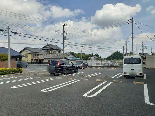 メゾン　ド　グランの駐車場|駐車スペースもあります