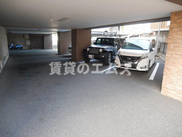 【駐車場】 | ルッシェ竹下駅前 | ルッシェ竹下駅前の駐車場