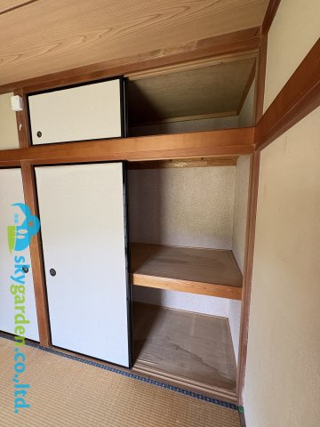 鎌倉市台四丁目　中古戸建の収納|天袋付きの押入れがあります