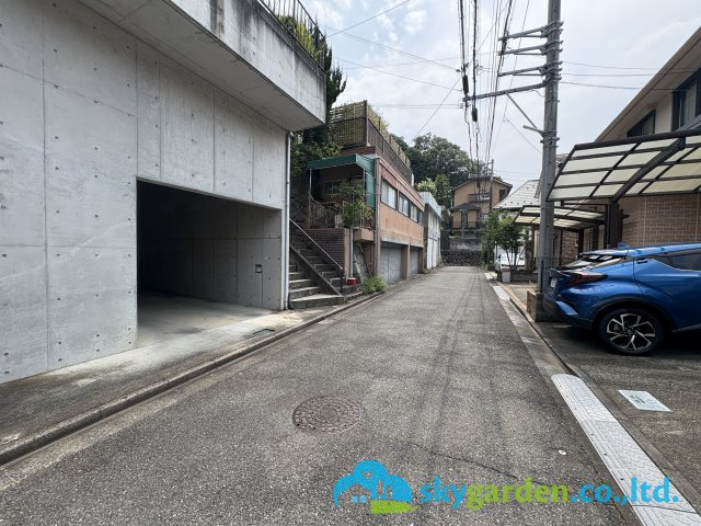 鎌倉市台四丁目　中古戸建の前面道路含む現地写真|前面道路含む現地写真です