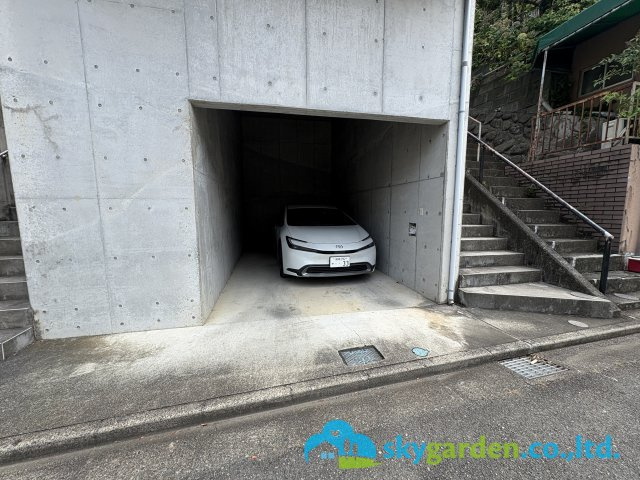 鎌倉市台四丁目　中古戸建の駐車場|駐車スペースもあります