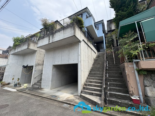 鎌倉市台四丁目　中古戸建の前面道路含む現地写真|前面道路含む現地写真です