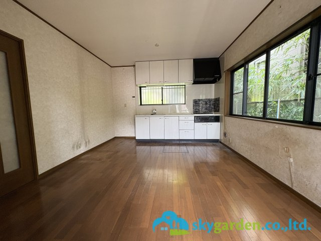 鎌倉市台四丁目　中古戸建のキッチン|ゆったりとした広さのダイニングキッチン　※リフォーム前