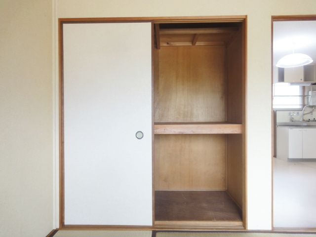 若葉ハイツの収納