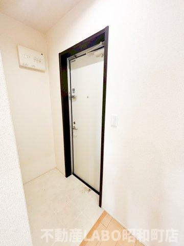 フジパレス針中野の玄関